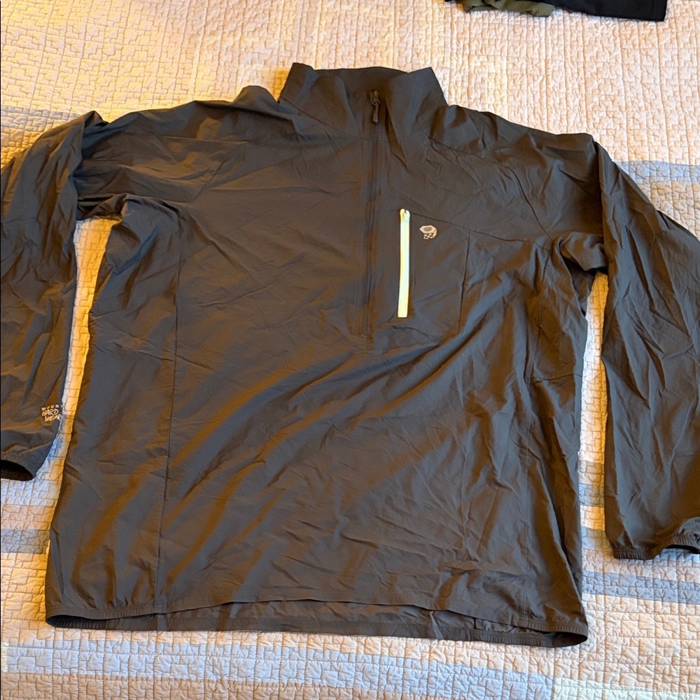 Mountain Hardwear Men's Gray Windbreaker